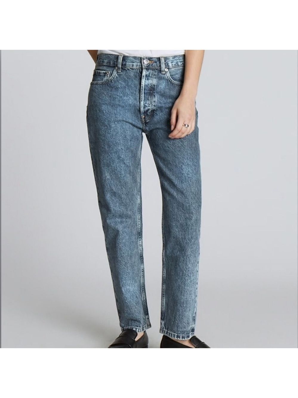 Everlane The Relaxed Straight Leg Mid Rise Jeans in Medium Indigo